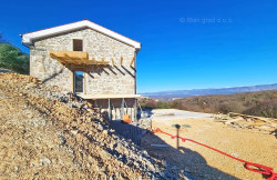 /c_images/thumb_3471913_3_j_renovirana_kamena_kuca_s_preljevnim_bazenom_prodaja_56.jpg