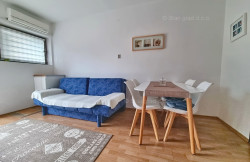 /c_images/thumb_3480045_4__opremljen_apartman_u_blizini_mora_s_pogledom_prodaja_15.jpg