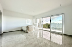 /c_images/thumb_3483970_1_-2-bedroom-apartment-in-a-prime-location-with-sea-view-1.jpg