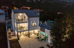 /c_images/thumb_3490665_1_1738925443_crikvenica-kuca-sa-bazenom_1.jpg