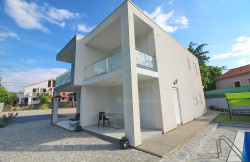 /c_images/thumb_3493169_4_oetazni_apartman_s_bazenom_na_mirnoj_lokaciji_prodaja_10.jpg