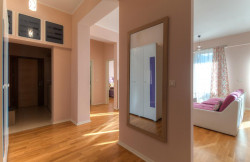/c_images/thumb_3494128_3_-site-8-agency-bokarealty-img-hoqr2aobgb-entrance-hall-1.jpg