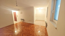 /c_images/thumb_3496278_1_1739443230_krk_studio_apartman_blizu_centra_prodaja_01.jpg