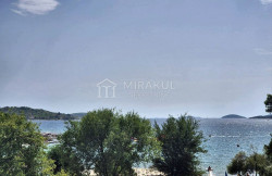/c_images/thumb_3496534_3_retnine-vodice-prvi-red-do-mora-stan-blizu-plave-plaze-1.jpg