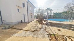 /c_images/thumb_3511109_1__apartman_u_novogradnji_s_bazenom_i_okucnicom_prodaja_07.jpg