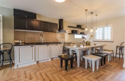 /c_images/thumb_3520340_1_1679990997_houseforsale-3.jpg