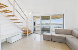 /c_images/thumb_3526190_1_1742559458_crikvenica-stan-s-galerijom-3.jpg