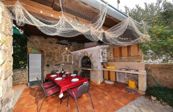 /c_images/thumb_3555444_3_ine-pirovac-kuca-sa-5-apartmana-i-pomocnom-prostorijom-1.jpg