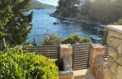 /c_images/thumb_3560359_1_rcula-island-waterfront-modern-pool-villa-for-sale-14-1.jpeg