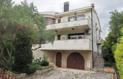 /c_images/thumb_3560400_1_grad_krk_apartmanska_kuca_pogled_more_miro_nekretnine_02.jpg