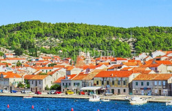 /c_images/thumb_3561733_3_1747064794_114621-vela-luka-pogled-na-grad.jpg