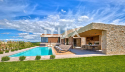 /c_images/thumb_3563642_1_1654735205_brtonigla-villas-8-1.jpg