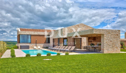 /c_images/thumb_3563642_2_1654735207_brtonigla-villas-7-1.jpg