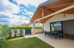 /c_images/thumb_3563684_1_1747208370_house-bale-for-sale-16.jpg