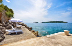 /c_images/thumb_3565308_1_tia-Cavtat-area-seafront-villa-for-sale-in-private-bay-2.jpg