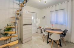/c_images/thumb_3565553_1_1747226130_kitchen8-stairs.jpg