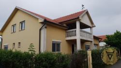 /c_images/thumb_3566147_1_e-site-8-agency-velesnek-img-7kfnsk05o4-1.-house-outside.jpg