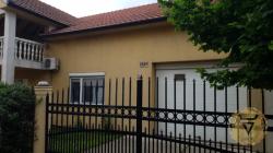 /c_images/thumb_3566147_2_ncy-velesnek-img-kz5zy3jd63-2.-house-outside-garage-gate.jpg