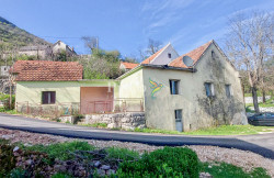 /c_images/thumb_3567052_1_Prodaja-kuca-100m2-plac-1020m2-Milocani-Niksic-723.jpg