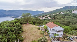 /c_images/thumb_3567228_1_oitelstvo-s-vidom-na-more-v-rajone-topla-herczeg-novi-01.jpg
