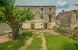 /c_images/thumb_3570113_2_igla-area-stone-house-for-renovation-in-a-quiet-location.jpg