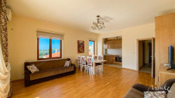 /c_images/thumb_3583232_4_lnyj-apartament-s-panoramnym-vidom-na-more-v-bechichi-04.jpg