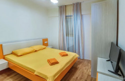 /c_images/thumb_3586188_4_1676649812-Main_bedroom_1.jpg