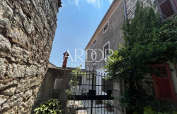 /c_images/thumb_3587070_3_727180211_kuca-vrsar-stari-grad-170-m2-slika-195978247-1.jpg
