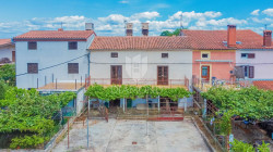 /c_images/thumb_3589525_1_vigrad-okolica-odlicna-kuca-za-renovaciju-s-dvoristem-1.jpeg