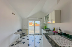 /c_images/thumb_3589587_3_ea-spacious-apartment-with-sea-view-400-m-from-the-beach.jpg