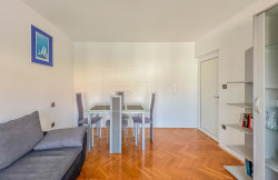 /c_images/thumb_3589588_3_area-apartment-in-a-sought-after-location-near-the-beach.jpg