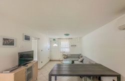 /c_images/thumb_3589590_2_6924_novigrad-area-spacious-apartment-400-m-from-the-sea.jpg