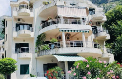 /c_images/thumb_3593800_2_akrytom-komplekse-s-bassejnom-i-parkingom-risan-kotor-02.jpg