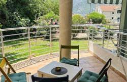 /c_images/thumb_3593800_4_akrytom-komplekse-s-bassejnom-i-parkingom-risan-kotor-04.jpg