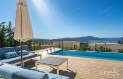 /c_images/thumb_3595167_1_-roskoshnaya-villa-v-sovremennom-stile-v-kavach-tivat-01.jpg