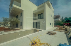 /c_images/thumb_3601565_1_1751379703_porec-terraced-house-with-pool-and-sea-view.jpg