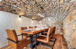 /c_images/thumb_3603194_3_1751546738_dining-table-1024x683.jpg