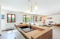 /c_images/thumb_3603194_4_1751546749_villa-kitchen-1024x683.jpg