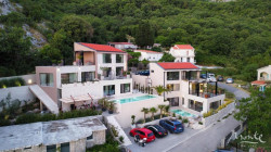 /c_images/thumb_3603726_2_skoshnaya-villa-v-przhno-s-bassejnom-i-vidami-na-more-02.jpg