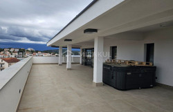 /c_images/thumb_3604280_2_701529_nekretnine-jezera-penthouse-sa-pogledom-na-more-6.jpg