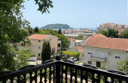 /c_images/thumb_3608807_1_-spalnaya-kvartira-v-novom-dome-s-vidom-na-more-budva-01.jpg