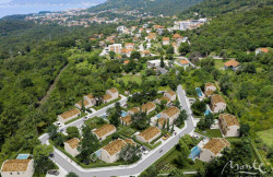 /c_images/thumb_3609035_1_vnyj-dom-s-bolshim-uchastkom-v-eko-posyolke-v-kavache-01.jpg