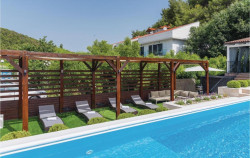 /c_images/thumb_3613415_1_tia-Sibenik-area-waterfront-villa-with-pool-for-sale-5-1.jpg