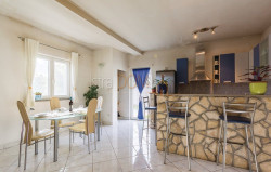 /c_images/thumb_3614999_4_1753210079_cio078_kitchen_01.jpg