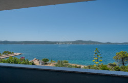 /c_images/thumb_3615088_3_-immobilien-haus-erste-reihe-am-meer-prvi-red-do-mora-08.jpg