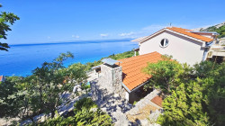 /c_images/thumb_3617345_2_uzivna_vila_u_stijeni_s_panoramskim_pogledom_na_more_pro.jpg
