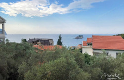 /c_images/thumb_3617877_1_-2-spalnyami-v-petrovacze-s-vidom-na-more-i-bassejnom-01.jpg