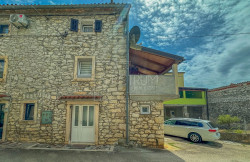 /c_images/thumb_3620121_1_3880775_brtonigla-stone-terraced-house-with-2-apartments.jpg