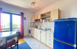 /c_images/thumb_3621666_1_1750418334_dramalj-kuca-sa-4-apartmana-31.jpg