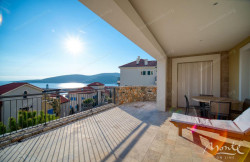 /c_images/thumb_3622536_1_mi-vidom-na-more-i-sadom-v-marina-village-lustica-bay-01.jpg